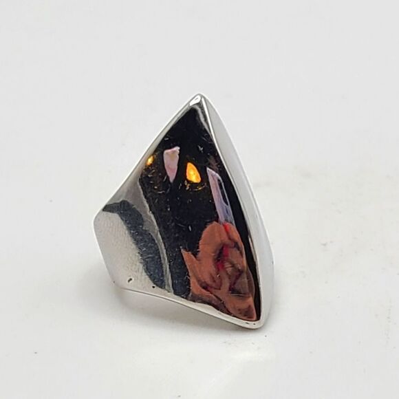 Ring. Stainless Steel silvertone,  size 6 - Picture 1 of 6